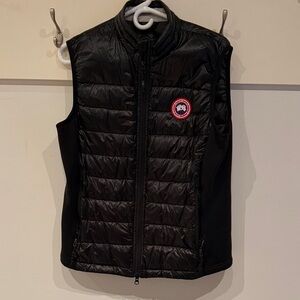 Canada Goose Black Puffer Vest. HyBridge Lite Vest. Women’s Large.
